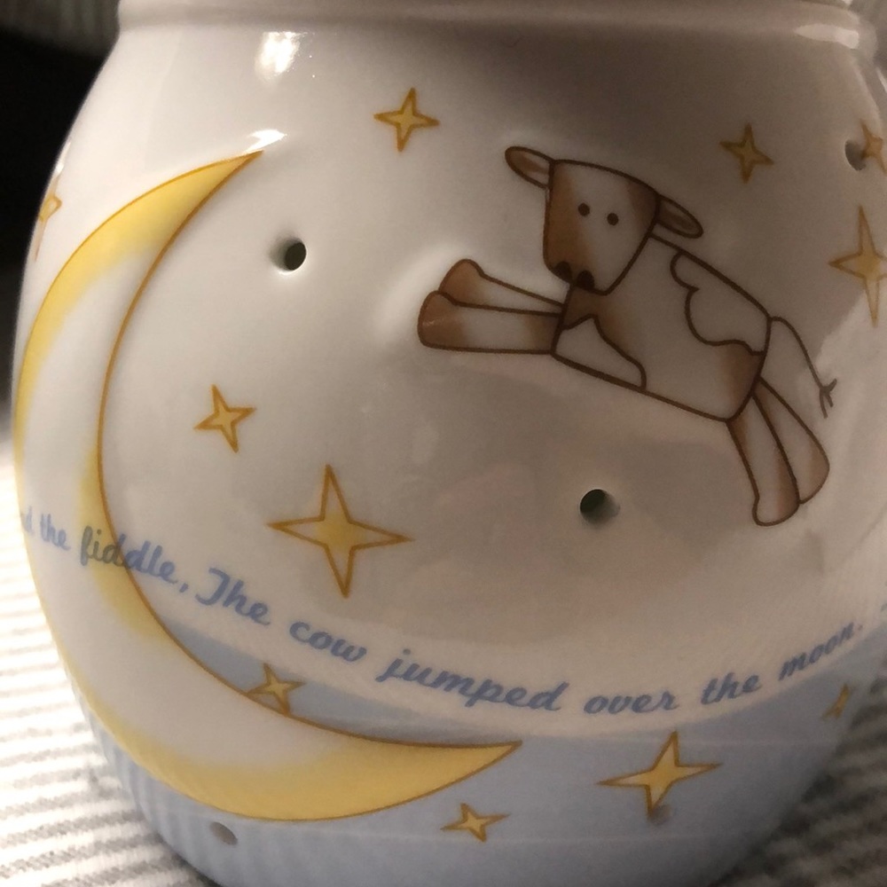 Scentsy Mid size warmer- Over the Moon